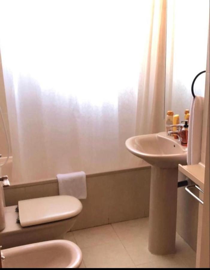 Suites Madrid Belfast 13 Ifema Airport Kültér fotó
